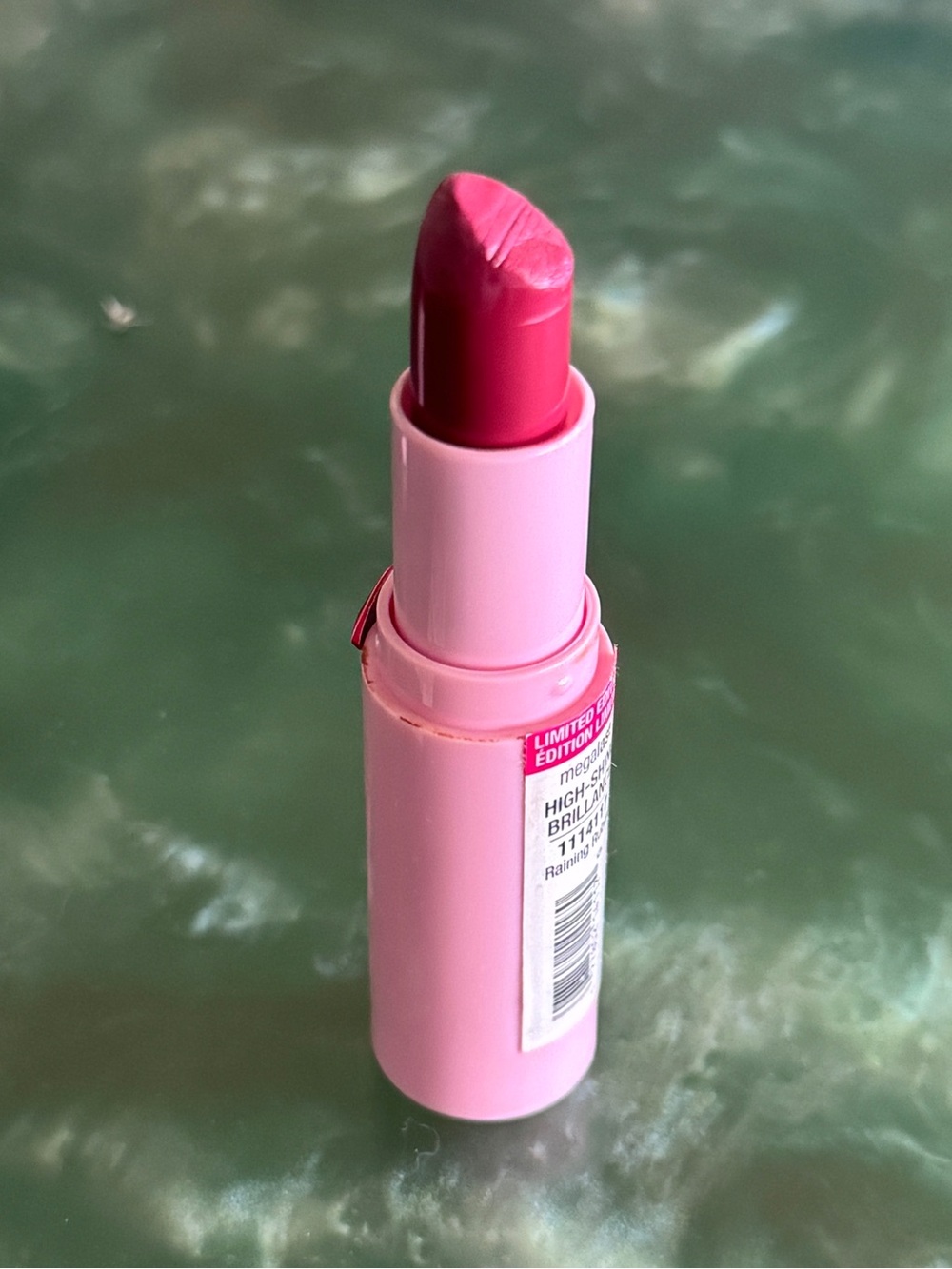Wet n Wild - Megalast High-Shine Lipstick, Raining Rubies Lip Color